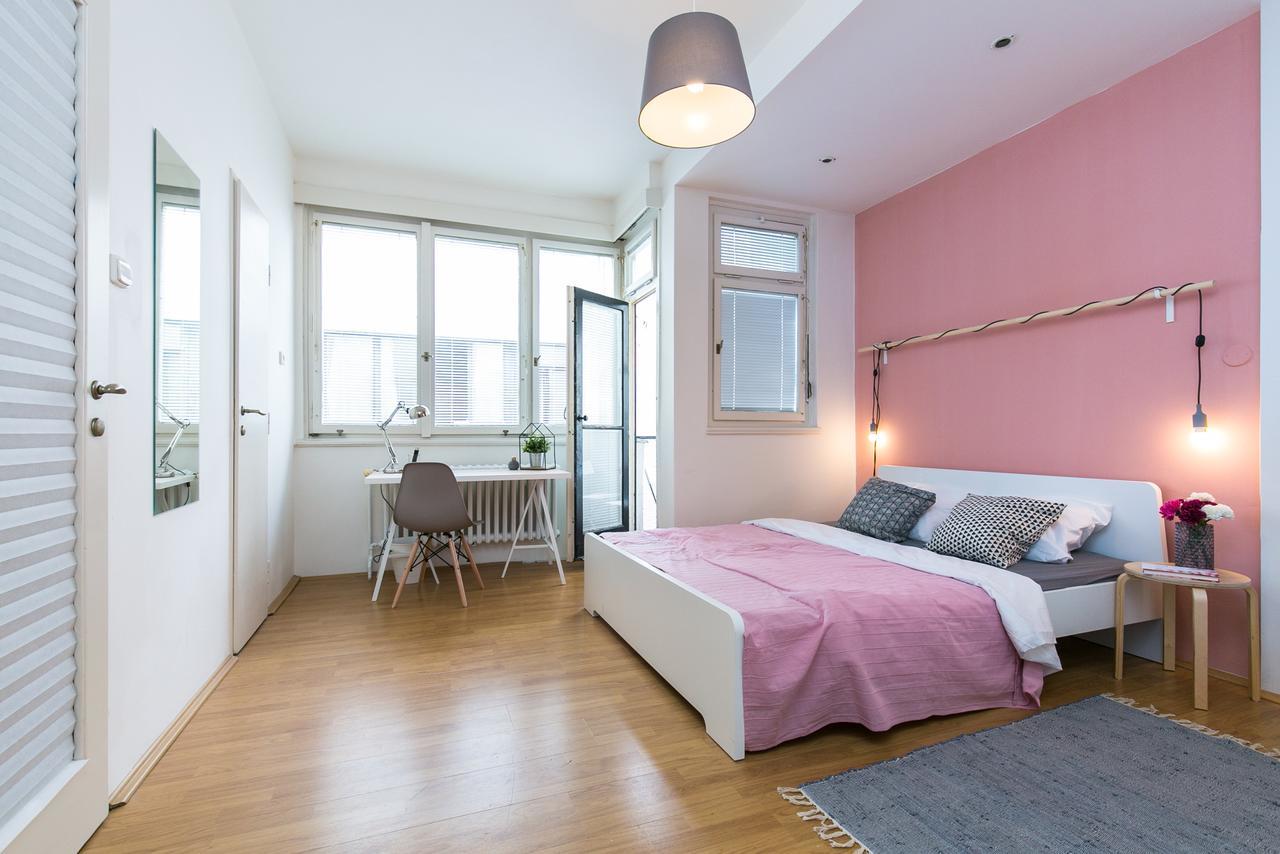 Apartments Ve Smeckach 27 プラハ エクステリア 写真